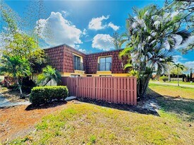 5205 Cedarbend Dr in Ft. Myers, FL - Building Photo