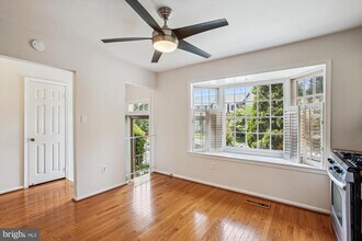 8258 Cedar Landing Ct in Alexandria, VA - Building Photo - Building Photo