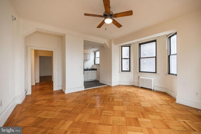 250 S 13th St in Philadelphia, PA - Foto de edificio - Building Photo