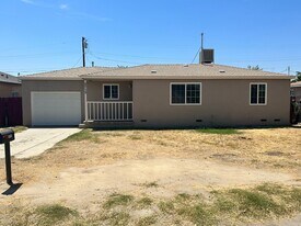 2713 Karen Pl in Bakersfield, CA - Building Photo