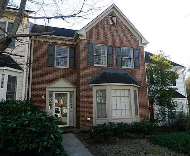 property at 512 Salem Woods Dr SE