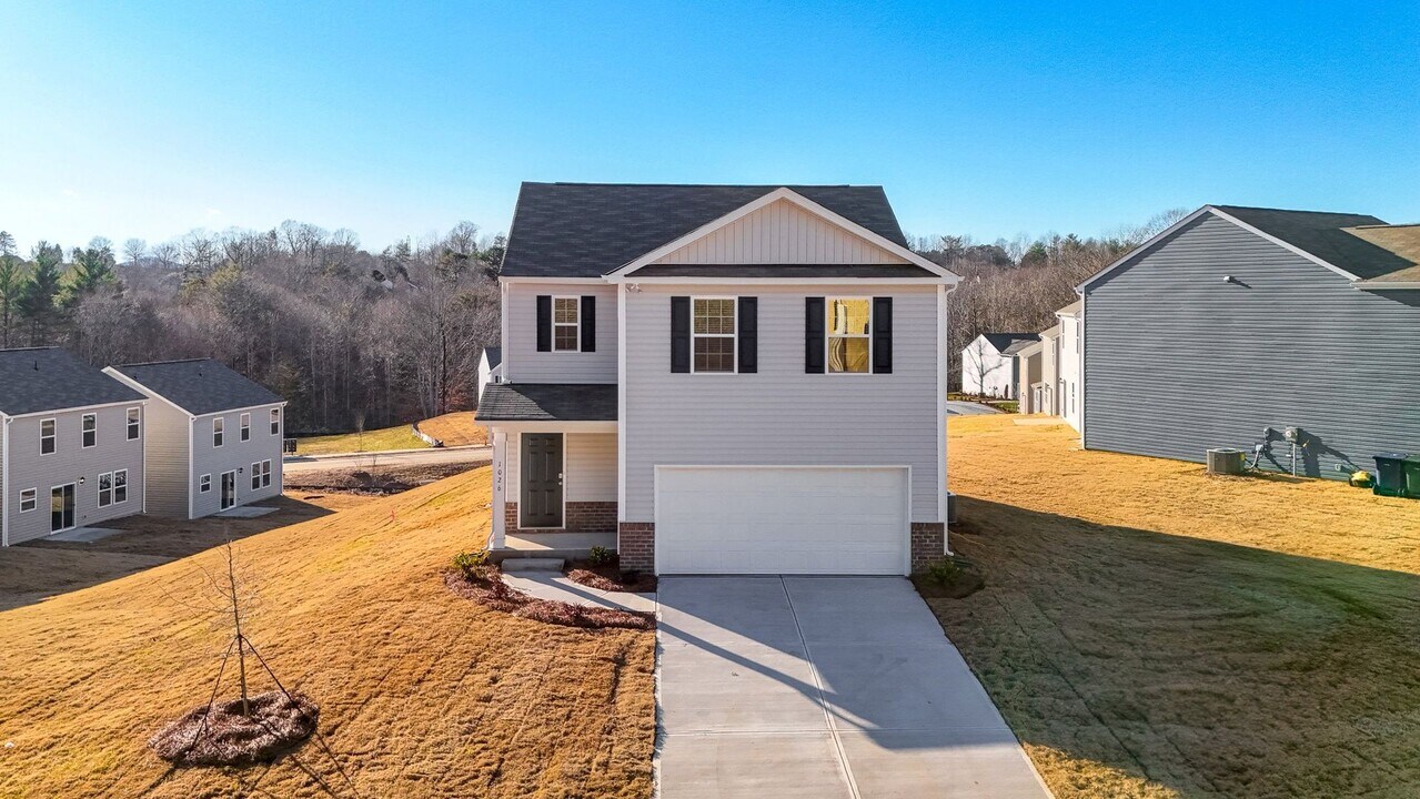 1025 20th Ave Wy SE in Hickory, NC - Building Photo