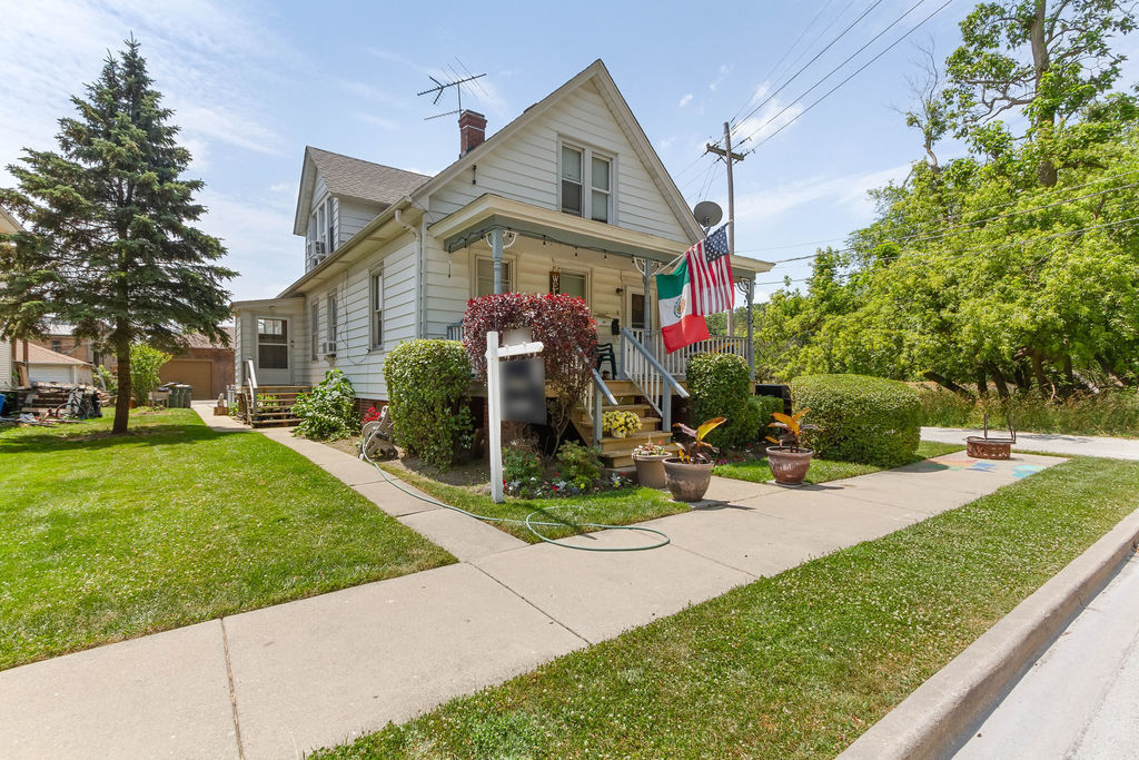 6427 Elm St, Unit 1 in Morton Grove, IL - Building Photo