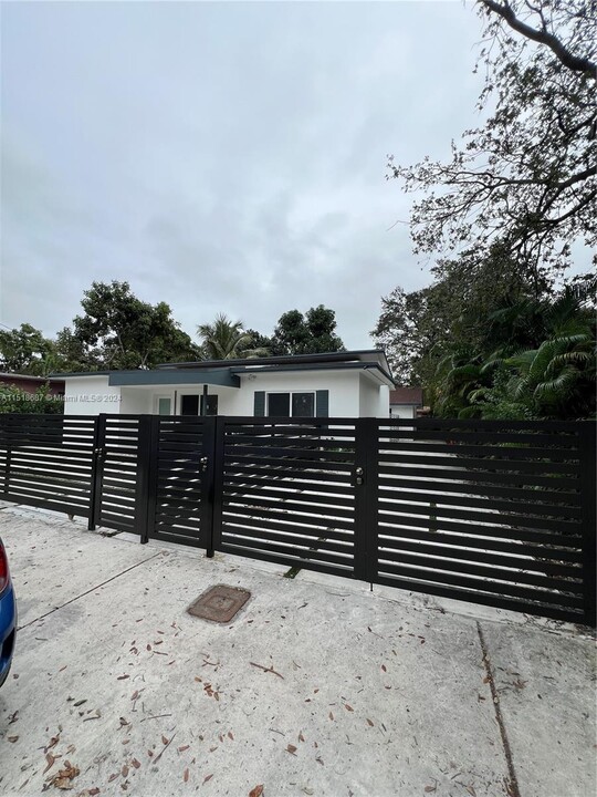 5511 NW 1st Ave in Miami, FL - Building Photo