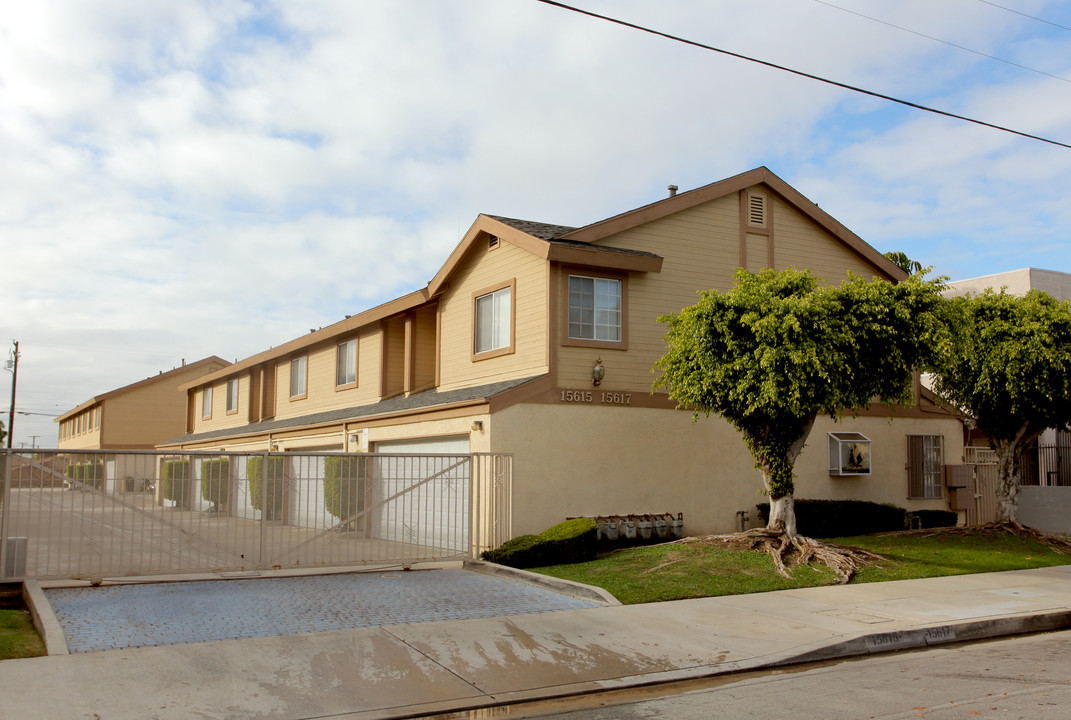 Belshire Apartments in Norwalk, CA - Building Photo