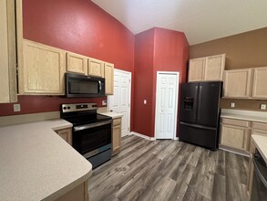 556 Koala Dr in Poinciana, FL - Building Photo - Building Photo