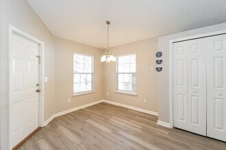 2985 Mikris Dr E in Jacksonville, FL - Building Photo - Building Photo