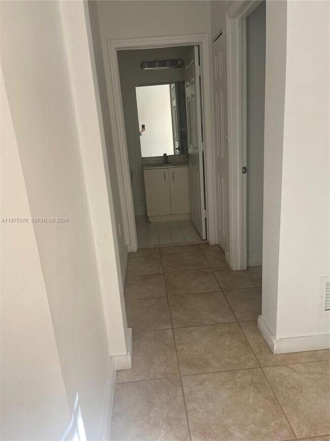 942 NE 42nd Pl in Homestead, FL - Building Photo - Building Photo