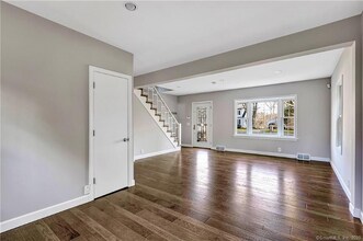 121 Nichols Ave in Shelton, CT - Building Photo - Building Photo