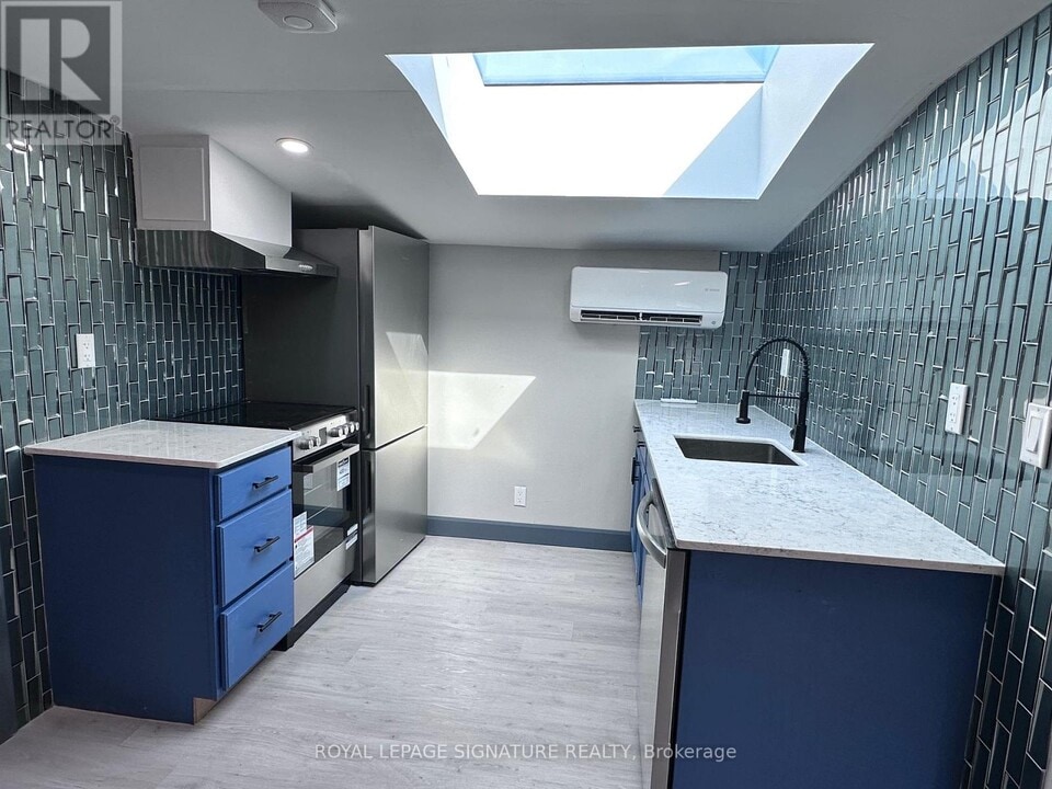 50 Freeman St in Toronto, ON - Building Photo