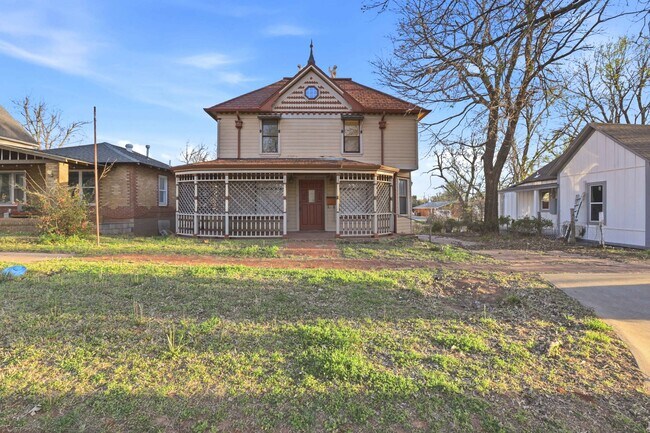 property at 609 E Harrison Ave