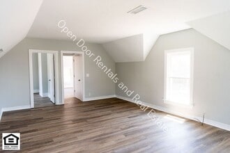 109 1/2 E Broad St in Angola, IN - Building Photo - Building Photo