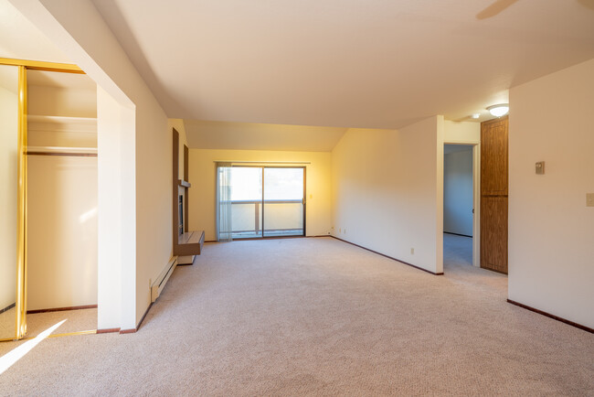 20 Marcie Cir in South San Francisco, CA - Building Photo - Interior Photo