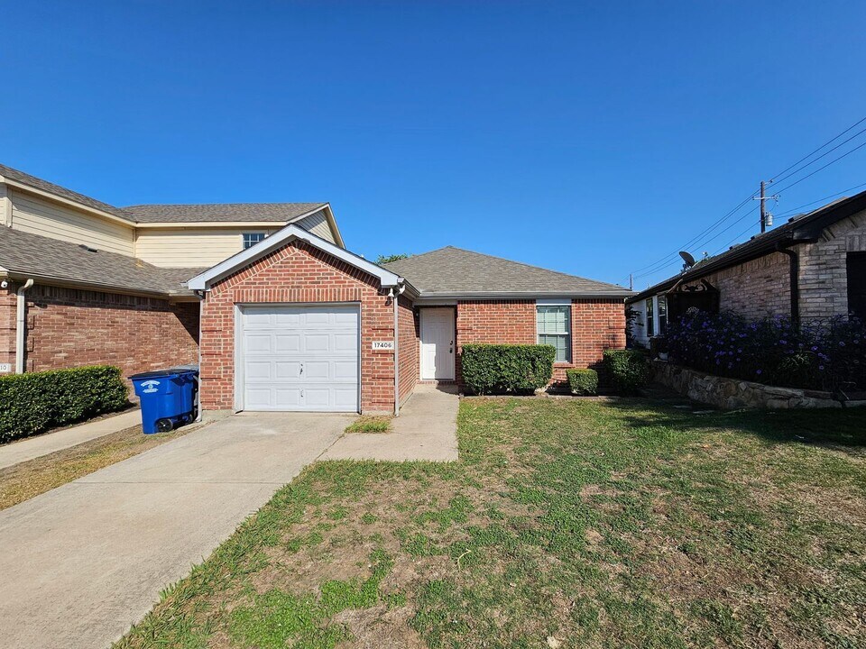 17406 Energy Ln in Dallas, TX - Building Photo
