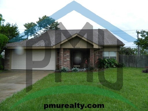 2558 Slaton Dr in Grand Prairie, TX - Building Photo