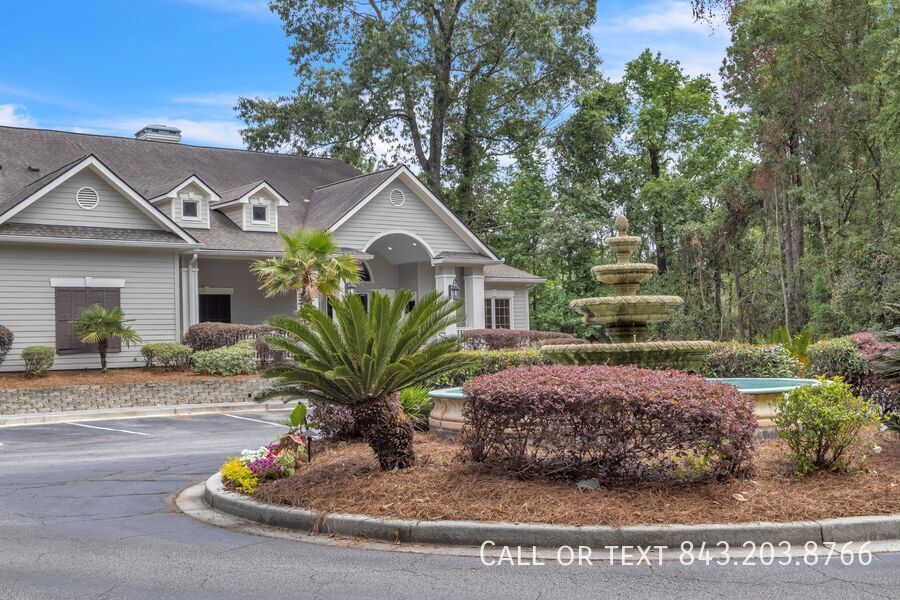 700 Daniel Ellis Dr in Charleston, SC - Building Photo