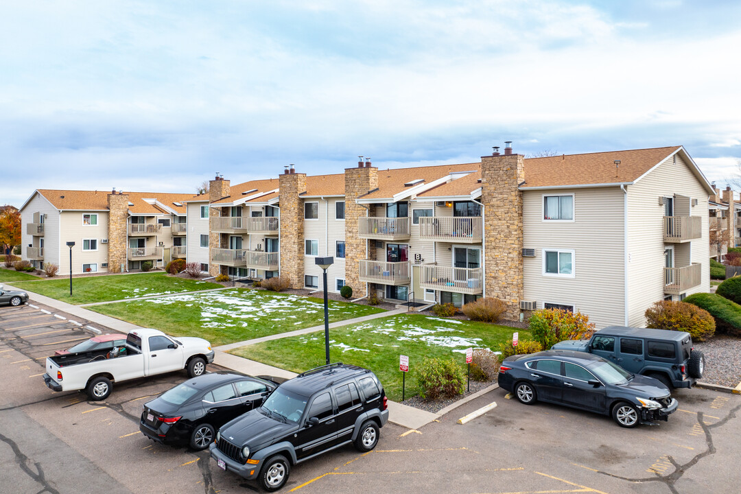 Wellington Condominiums in Lakewood, CO - Building Photo