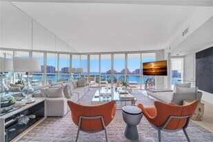 1000 South Pointe Dr in Miami Beach, FL - Building Photo