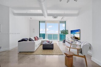 700 NE 25th St, Unit 1502 in Miami, FL - Foto de edificio - Building Photo