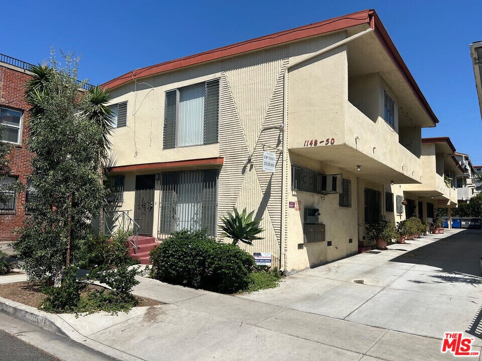 1148 N Formosa Ave in West Hollywood, CA - Building Photo