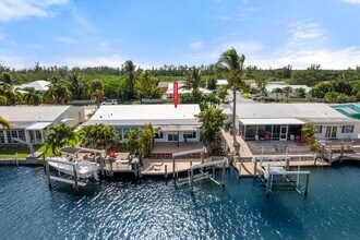 44 Aqua Ra Dr in Jensen Beach, FL - Building Photo - Building Photo