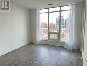 8868 Yonge St in Richmond Hill, ON - Building Photo - Building Photo