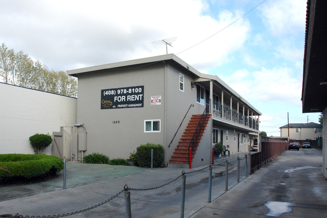 1609 Alum Rock Ave in San Jose, CA - Building Photo