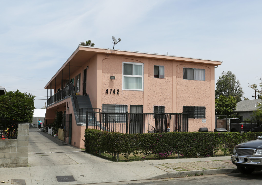 4742 S Slauson Ave in Culver City, CA - Building Photo