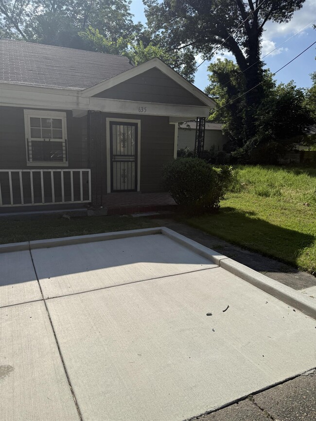 property at 635 Prescott Rd