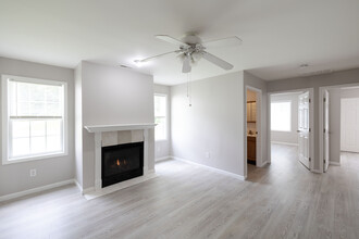Maplewood Estates in Waterford, NY - Foto de edificio - Interior Photo