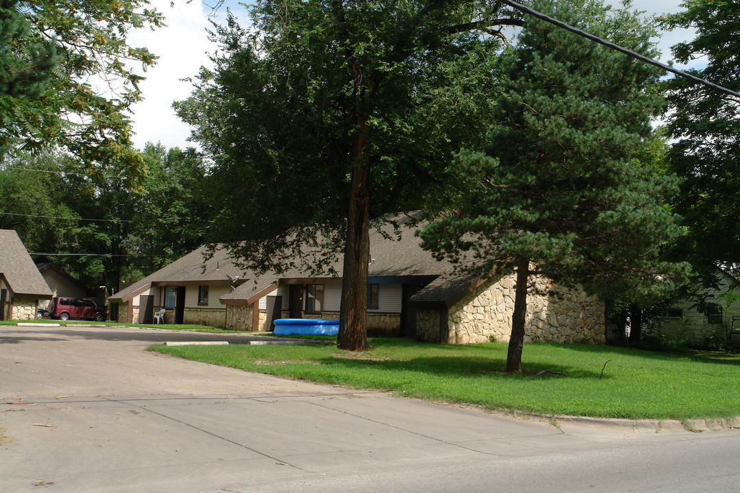 (NW) 32-Unit Apartment Complex in Wichita, KS - Building Photo