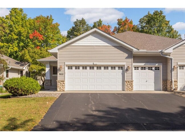 property at 9280 Blackoaks Ct N