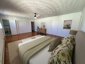 120 W Mellen St in Hampton, VA - Foto de edificio - Building Photo