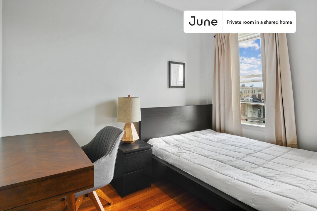 Room in Shared 4 bed/1 bath home in Boston, MA - Building Photo