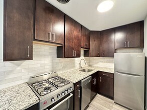 507 W Barry Ave, Unit K03J in Chicago, IL - Foto de edificio - Building Photo