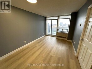 155 Beecroft Rd in Toronto, ON - Building Photo - Building Photo
