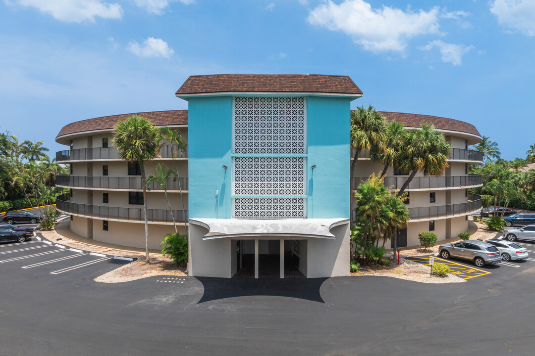 Inlet Harbor Club Condominiums in Boynton Beach, FL - Building Photo