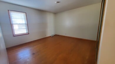 2720 W Folsom St in Eau Claire, WI - Foto de edificio - Building Photo