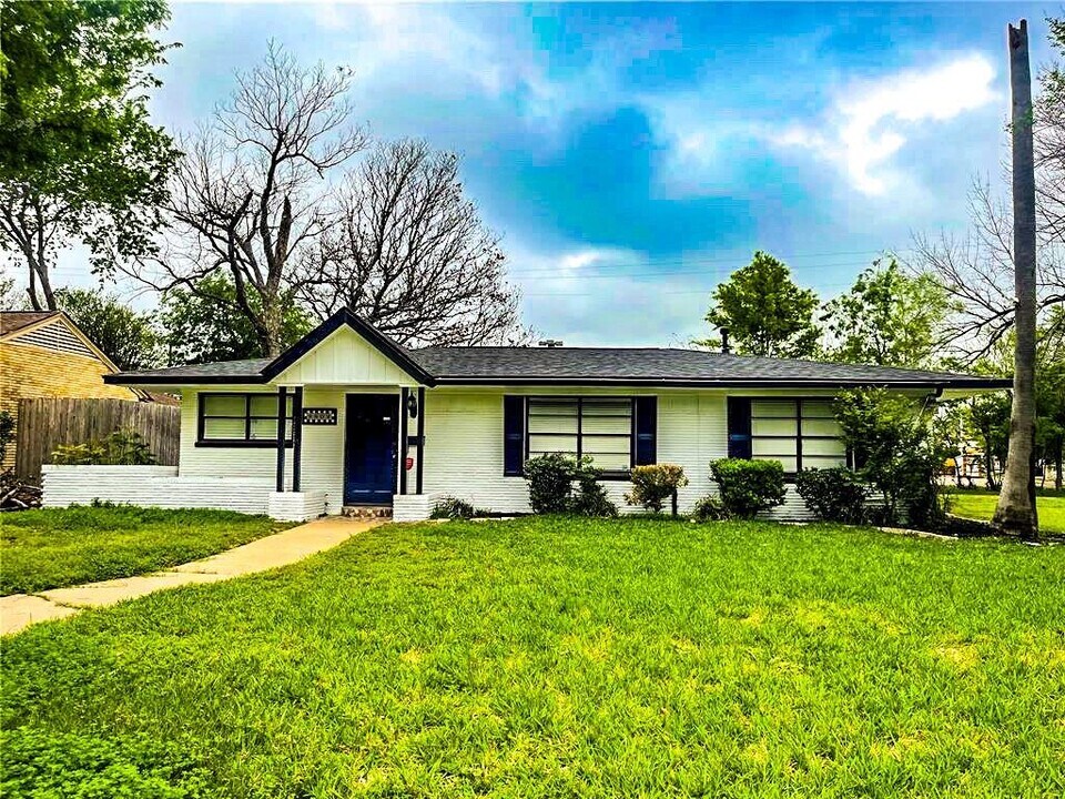 9602 Val Verde St in Houston, TX - Building Photo
