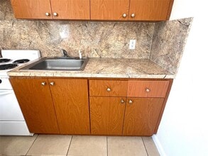 690 NE 85th St in Miami, FL - Building Photo - Building Photo