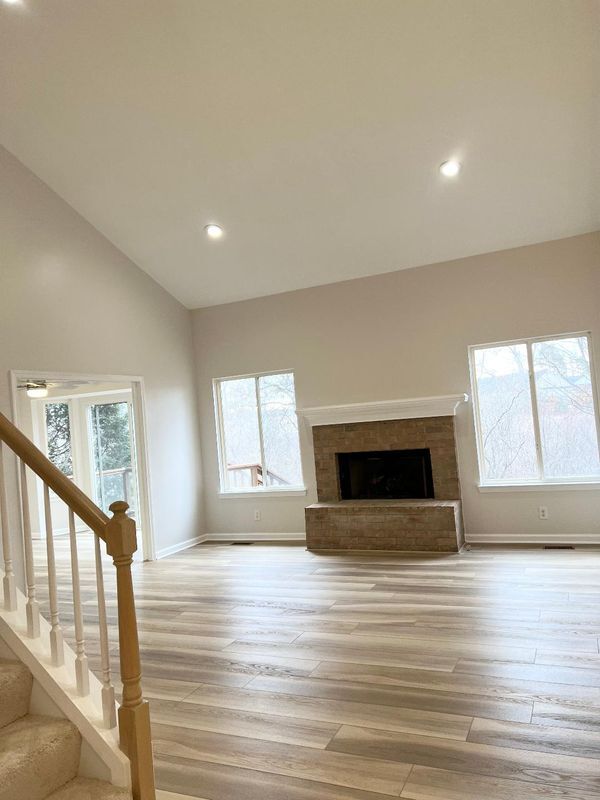 9005 Campbell Creek Dr in Commerce Township, MI - Foto de edificio - Building Photo