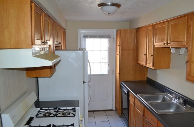 1827 Parkdale Dr in Champaign, IL - Building Photo - Building Photo