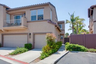 633 Sumner Way in Oceanside, CA - Building Photo
