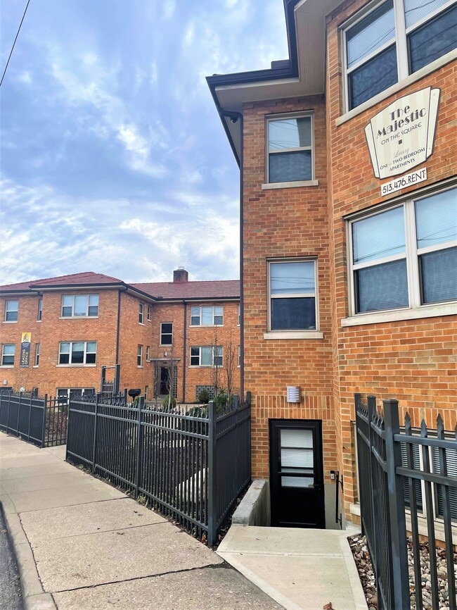 Cincinnati Premier Living* in Cincinnati, OH - Building Photo - Building Photo