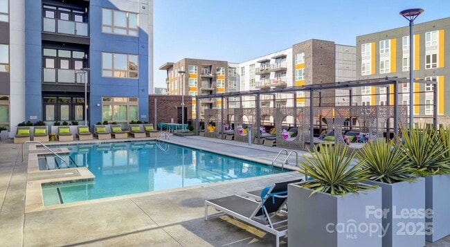 650 E Brooklyn Vlg Ave, Unit S1 in Charlotte, NC - Foto de edificio - Building Photo