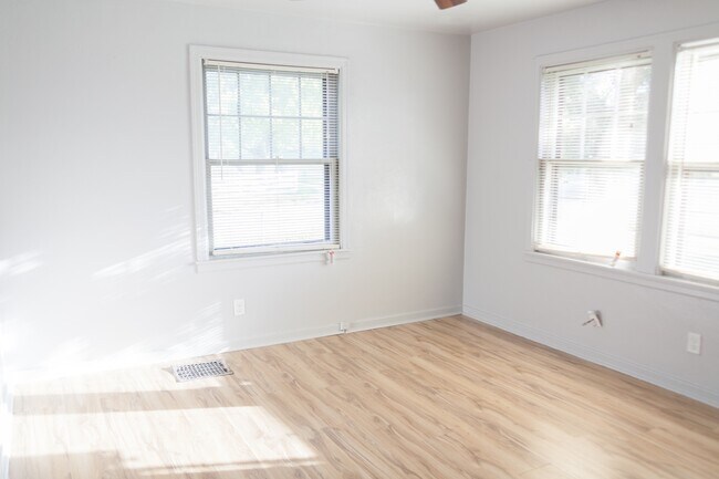 1201 S Edwin C Moses Blvd in Dayton, OH - Building Photo - Building Photo