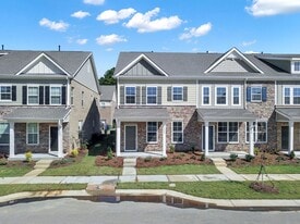 5424 Kinsbridge Dr in Mint Hill, NC - Building Photo