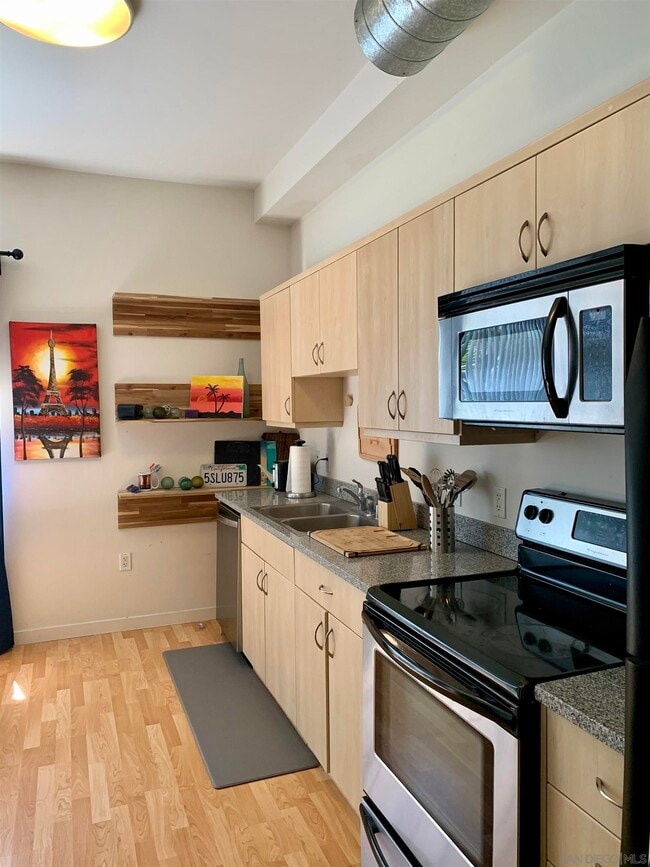 889 Date St in San Diego, CA - Building Photo - Building Photo