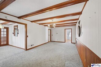 2218 N Douglas St in Florence, SC - Foto de edificio - Building Photo