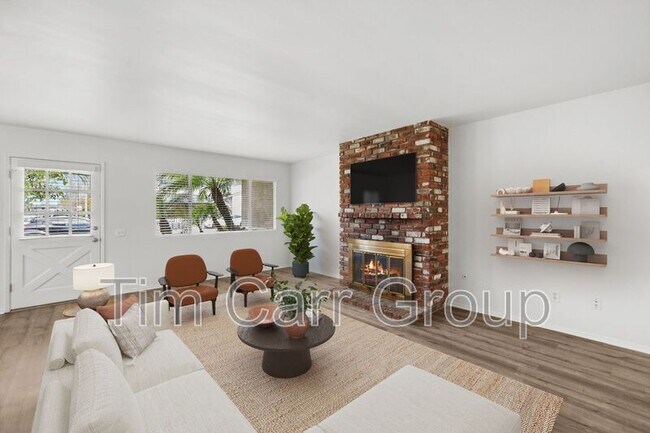 375 Woodland Pl in Costa Mesa, CA - Building Photo - Building Photo